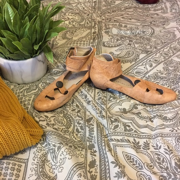 RARE  Jeffrey Campbell Pink Leather Flats - Picture 2 of 5